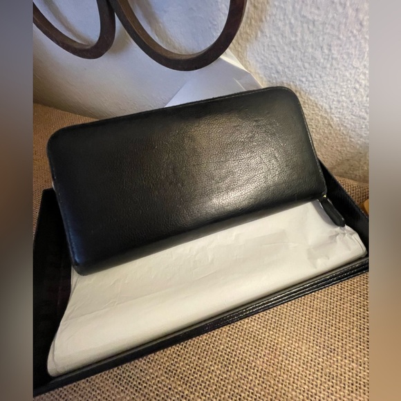 Prada large zip around wallet - Picture 6 of 15